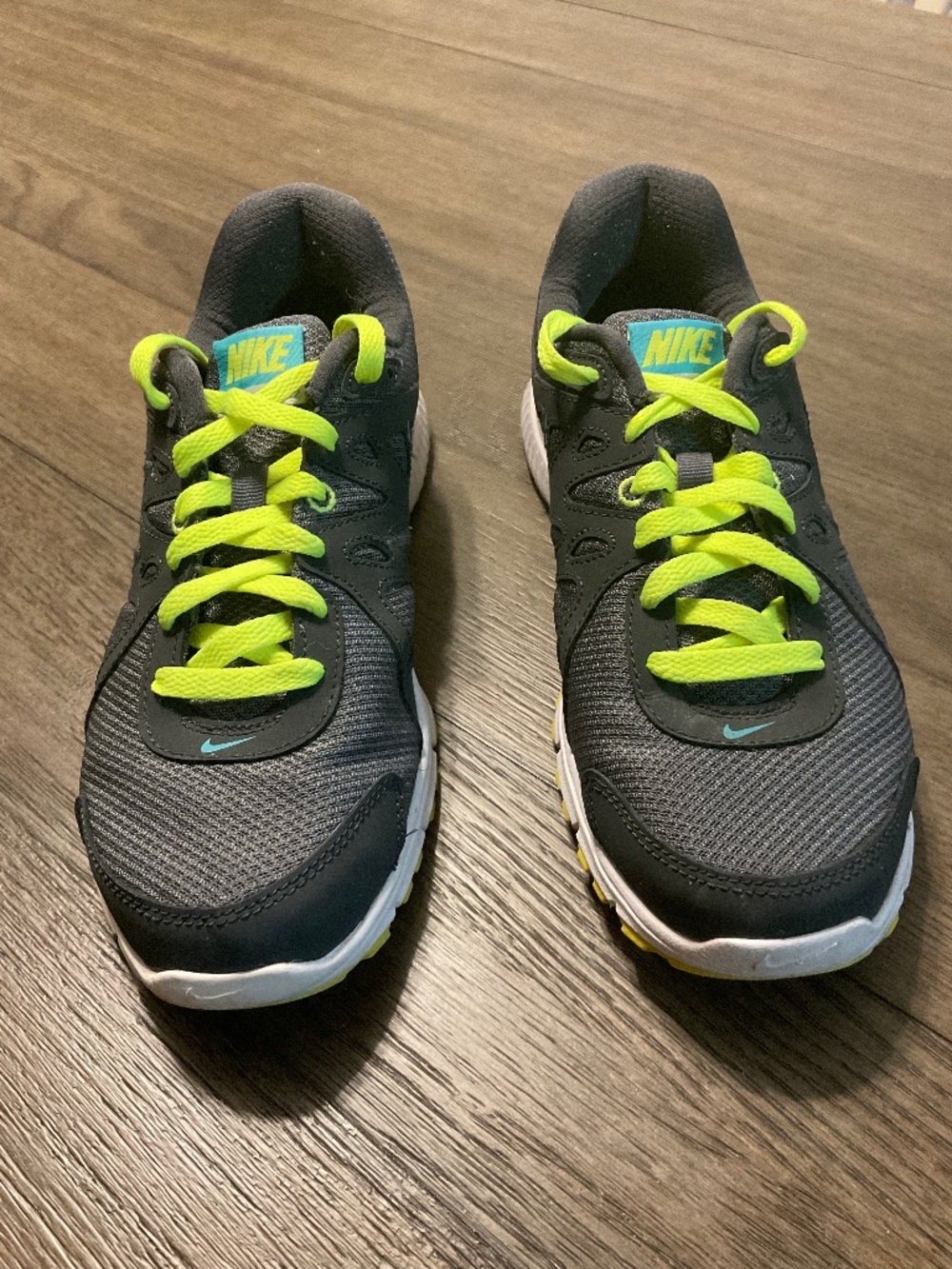 Nike Women’s Revolution 2 Athletic Show Size 10